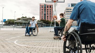 Manual wheelchair Kueschall K-Series men playing basketball